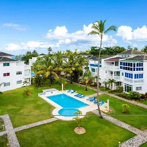 https://beachfront-3-bedroom-penthouse-condo.comcaribbean.com